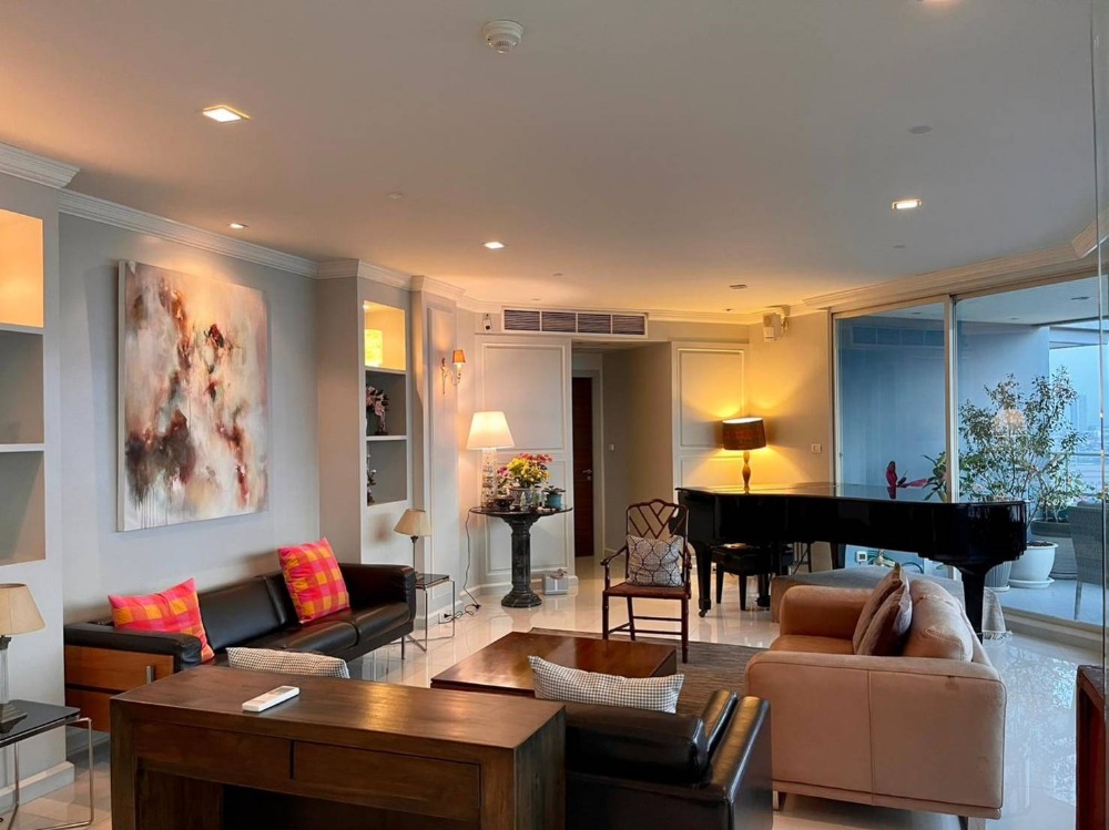 ขายคอนโดวงเวียนใหญ่ เจริญนคร : 242sqm Elegant Luxury 3 bedrooms for sale at Watermark Chaopraya