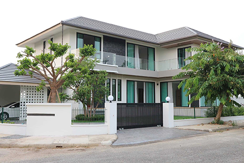 For SaleHouseChiang Mai : House for sale in a project, near Charoen Charoen Market, only 10 minutes, price 14.2 million baht, No.13SB208