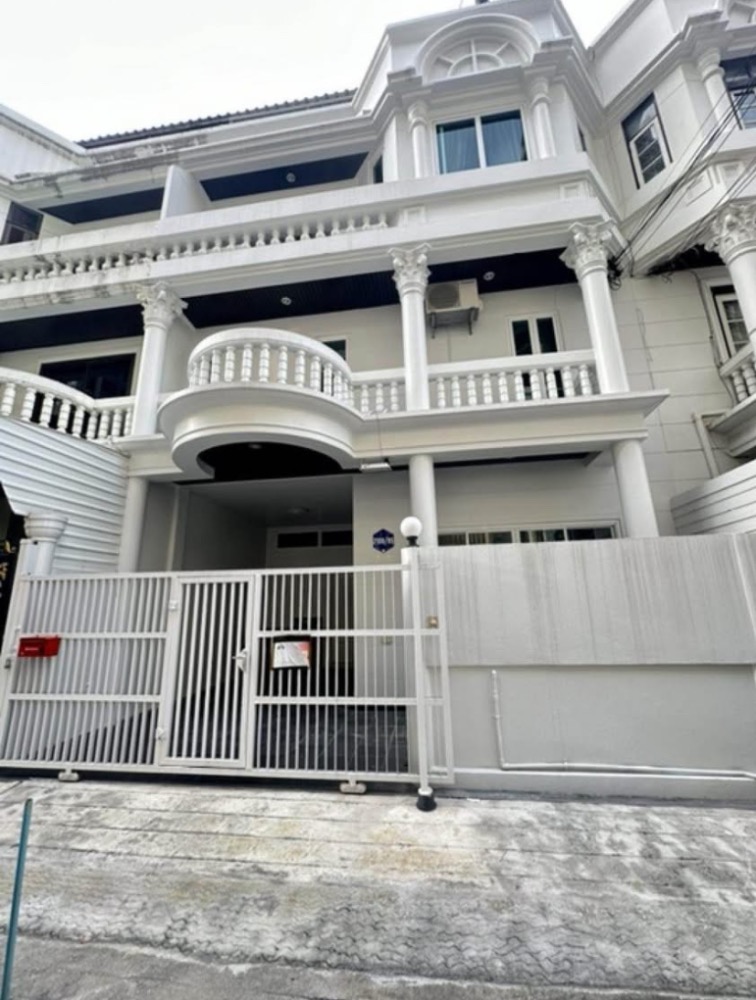 For RentTownhouseRama3 (Riverside),Satupadit : Townhouse for rent in Thawi Watthana Village, Soi Narathiwat Ratchanakarin 22, behind Central Rama 3, near Sathorn, only 5 minutes.