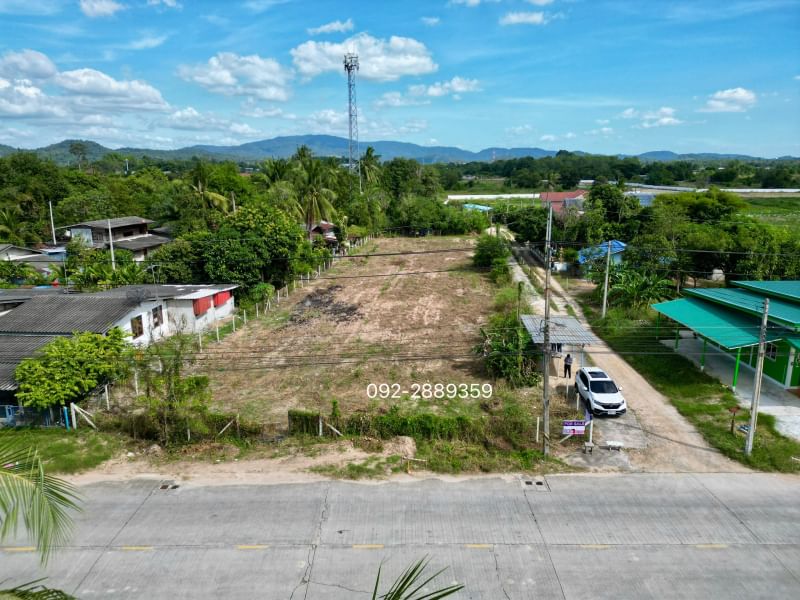 For SaleLandSriracha Laem Chabang Ban Bueng : Land for sale, good location next to the road, Tiger Zoo area, Sriracha-Nong Kho