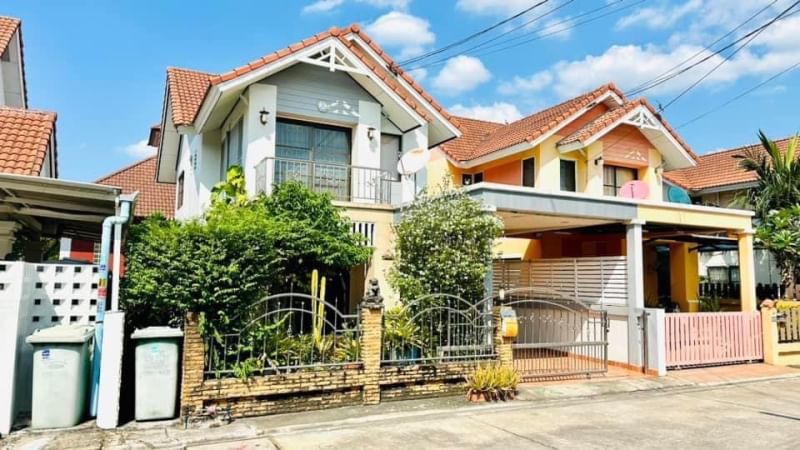 For SaleHouseSriracha Laem Chabang Ban Bueng : Second-hand house for sale in Sriracha, cheap twin house! Hometown Sriracha Village