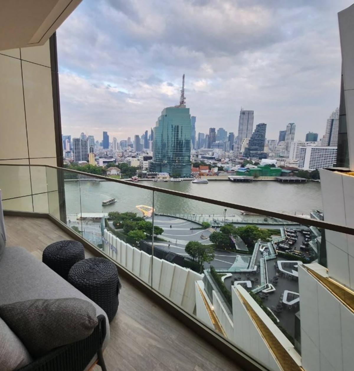 ขายคอนโดวงเวียนใหญ่ เจริญนคร : ขายคอนโดหรู Magnolias Waterfront Residences ICONSIAM – วิวแม่น้ำเจ้าพระยา สุดอลังการ✨ รายละเอียดห้อง:	•	1 ห้องนอน 1 ห้องน้ำ	•	พื้นที่กว้างขวาง 112 ตร.ม.	•	ชั้น 14	•	ราคาขาย: 40,000,000 บาท (ลดจาก 45 ล้านบาท!)