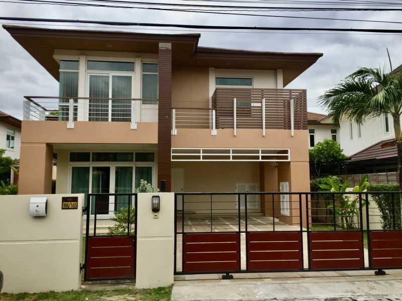 For RentHouseSriracha Laem Chabang Ban Bueng : House for rent, ready to move in, The Boulevard Sriracha, house with furniture, 3 bedrooms