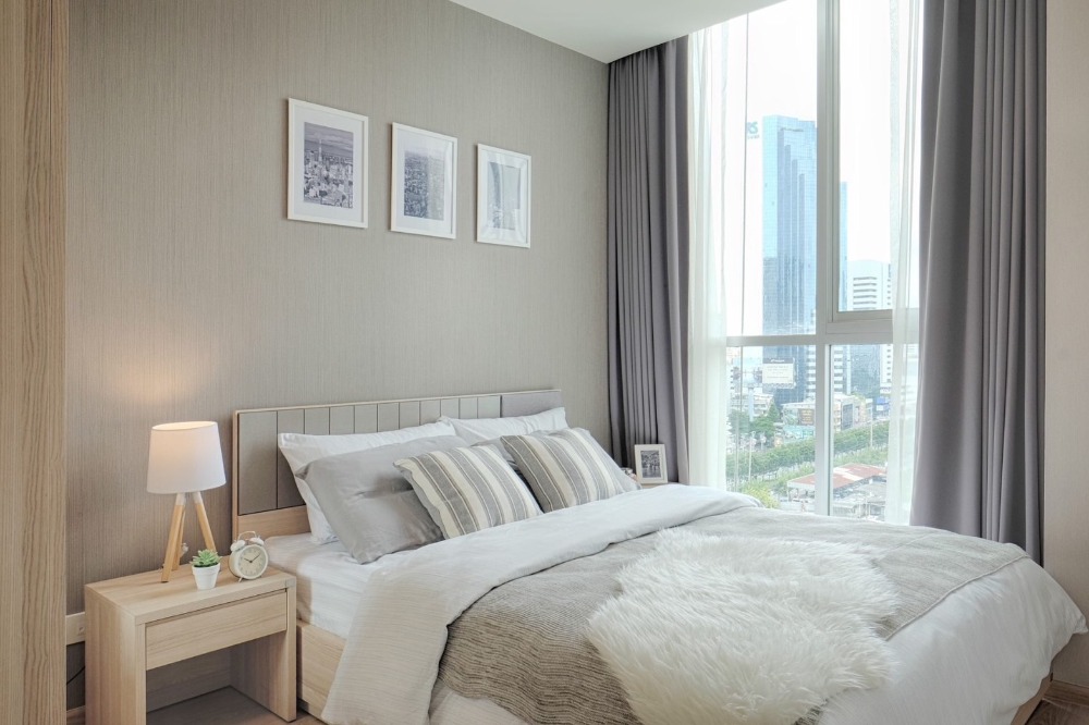 For RentCondoRatchadapisek, Huaikwang, Suttisan : Condo for rent : Noble Revolve Ratchada1 Nice decorated Fully furnished near MRT Cultural Centre