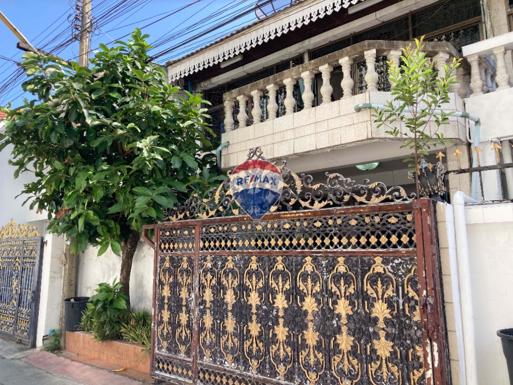 ให้เช่าทาวน์เฮ้าส์/ทาวน์โฮมสุขุมวิท อโศก ทองหล่อ : Townhouse for rent BTS Phrompong rama 4  do business pet allowed