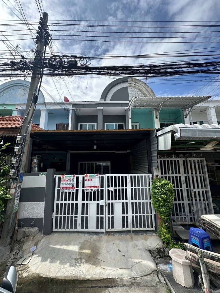 For SaleTownhouseKasetsart, Ratchayothin : Cheap sale, 2-storey townhouse, 18 sq m, Maruey Village 1, Soi Phahonyothin 54/1, house has 2 bedrooms, 2 bathrooms.