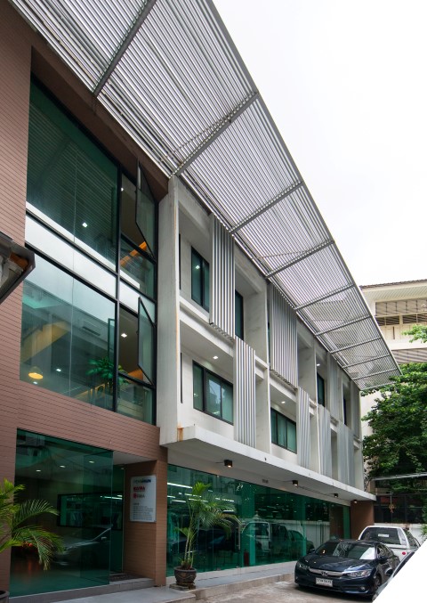 For RentShophouseSukhumvit, Asoke, Thonglor : RB111024 For rent: Commercial building, 3 floors, 4 units, near BTS Ekkamai