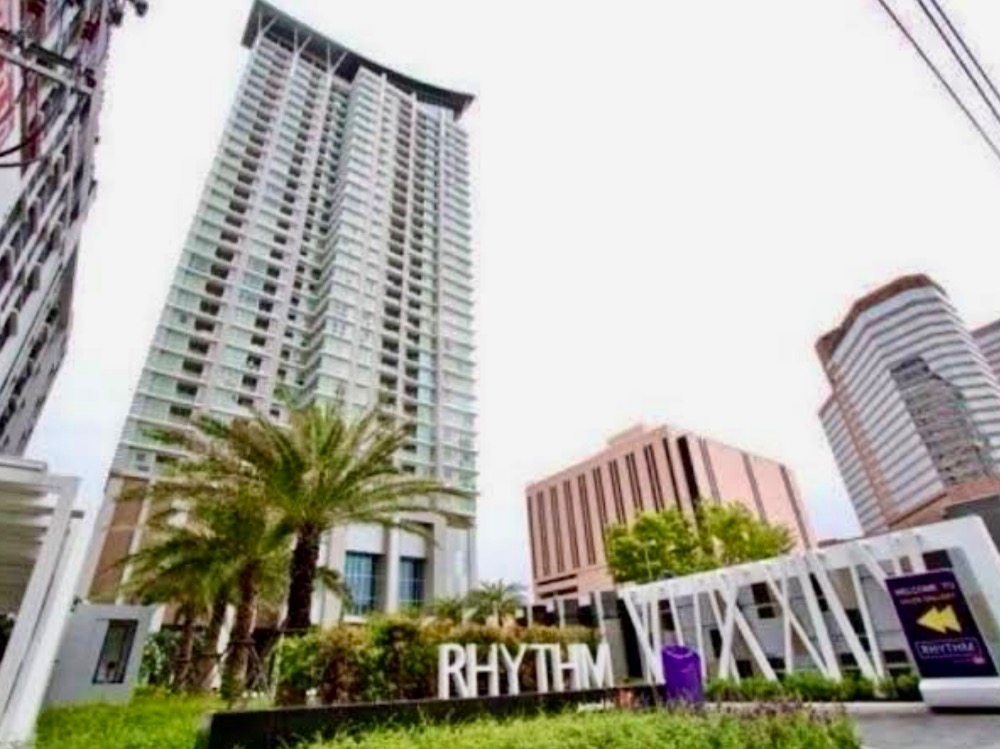 For SaleCondoRatchadapisek, Huaikwang, Suttisan : 🏙️ For Sale: Rhythm Ratchada  Spacious 1-Bedroom Condo in Prime City Location 🚇 Large 1-bedroom unit (46.46 sq.m.) on the 14th floor, Building A. Fully furnished and in excellent condition!