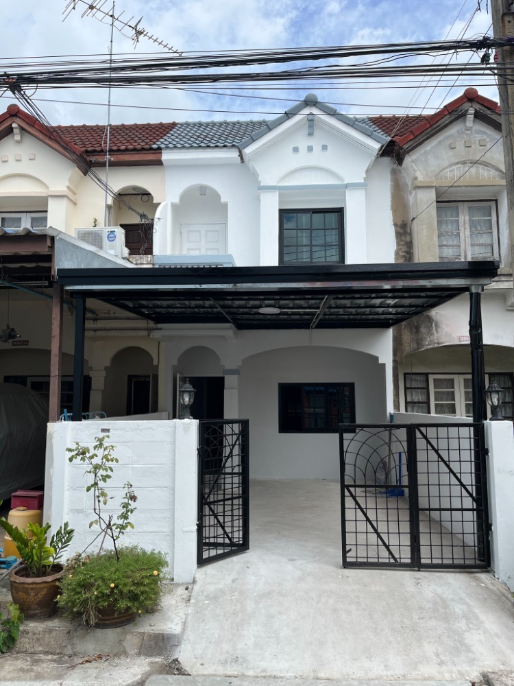 For RentHouseSamut Prakan,Samrong : 🏠 For rent, 2-storey townhouse, Soi Theparak 82, near Wat Nam Daeng, Nam Daeng Market, Theparak Intersection, vacant house, ready to move in ✅✅