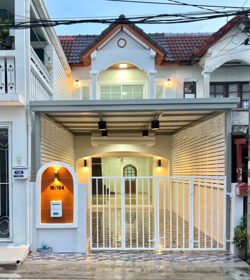 For SaleTownhouseNonthaburi, Bang Yai, Bangbuathong : Townhouse for sale, Rim Suan Village