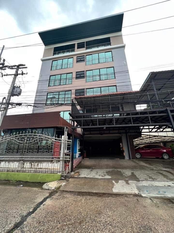 For SaleShophouseChachoengsao : 6-Storey Apartment for Sale in Chachoengsao, 189 sqw, 65 Rooms, convenient transportation, community area : EL24S-045