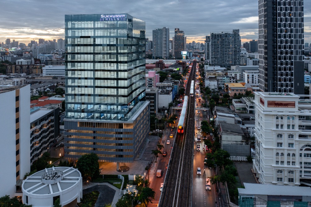 For RentOfficeOnnut, Udomsuk : Private office space tailored to your business’ unique needs in HQ Sukhumvit Hills