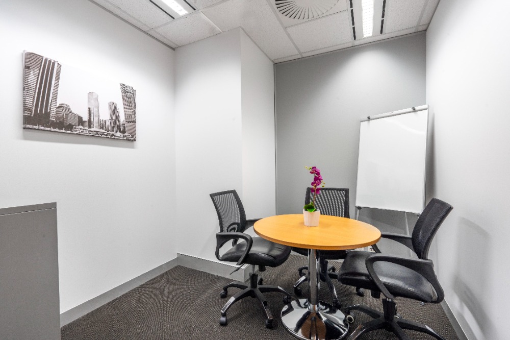 ให้เช่าสำนักงานอ่อนนุช อุดมสุข : Fully serviced private office space for you and your team in HQ Sukhumvit Hills