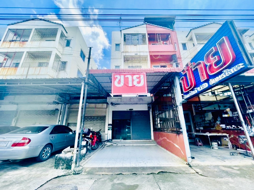 For SaleShophouseNawamin, Ramindra : Commercial Building for Sale: 3.5-Story on Watcharaphon Rd., 270 Sq.m., 21.7 Sq.W, Near BTS Bhumibol Hospital, Ideal for Clinic, Shop,Office