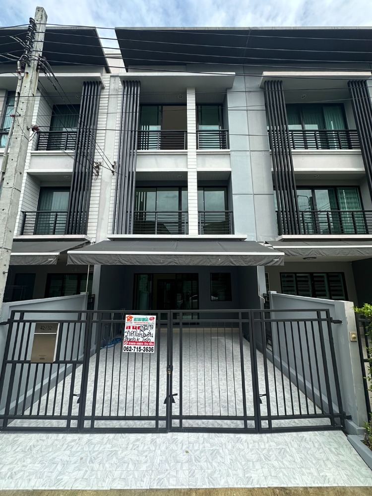 For SaleTownhouseRattanathibet, Sanambinna : 🔥Very cheap sale🔥 3-storey townhouse, 18.1 sq.w., Klang Muang Village, Rattanathibet, Nonthaburi Bypass Road, Soi 10, quiet, no one in front of the house, very private