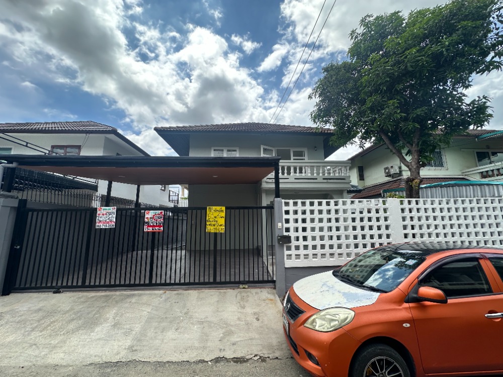 For SaleHouseChokchai 4, Ladprao 71, Ladprao 48, : 🔥Very cheap sale🔥 2-storey detached house, 61.9 sq.w., Soi Nakniwat 42, Lat Phrao Village, house has 4 bedrooms, 2 bathrooms.