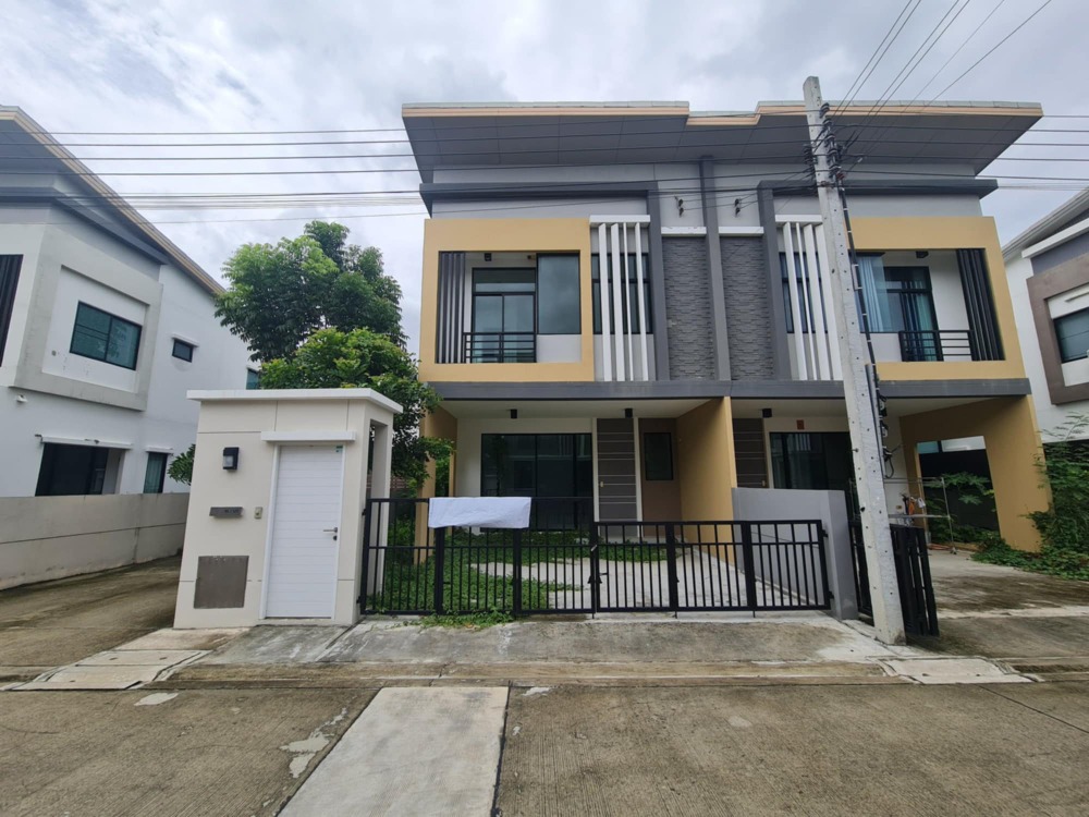 For SaleTownhouseRama5, Ratchapruek, Bangkruai : For sale, a semi-detached townhouse, like new, very good price, The Trust project, Ratchaphruek-Rattanathibet, area 27.90 sq.w., usable area 155 sq.m., 3 bedrooms, 3 bathrooms, 2 parking spaces, kitchen extension at the back of the house, special price 2.