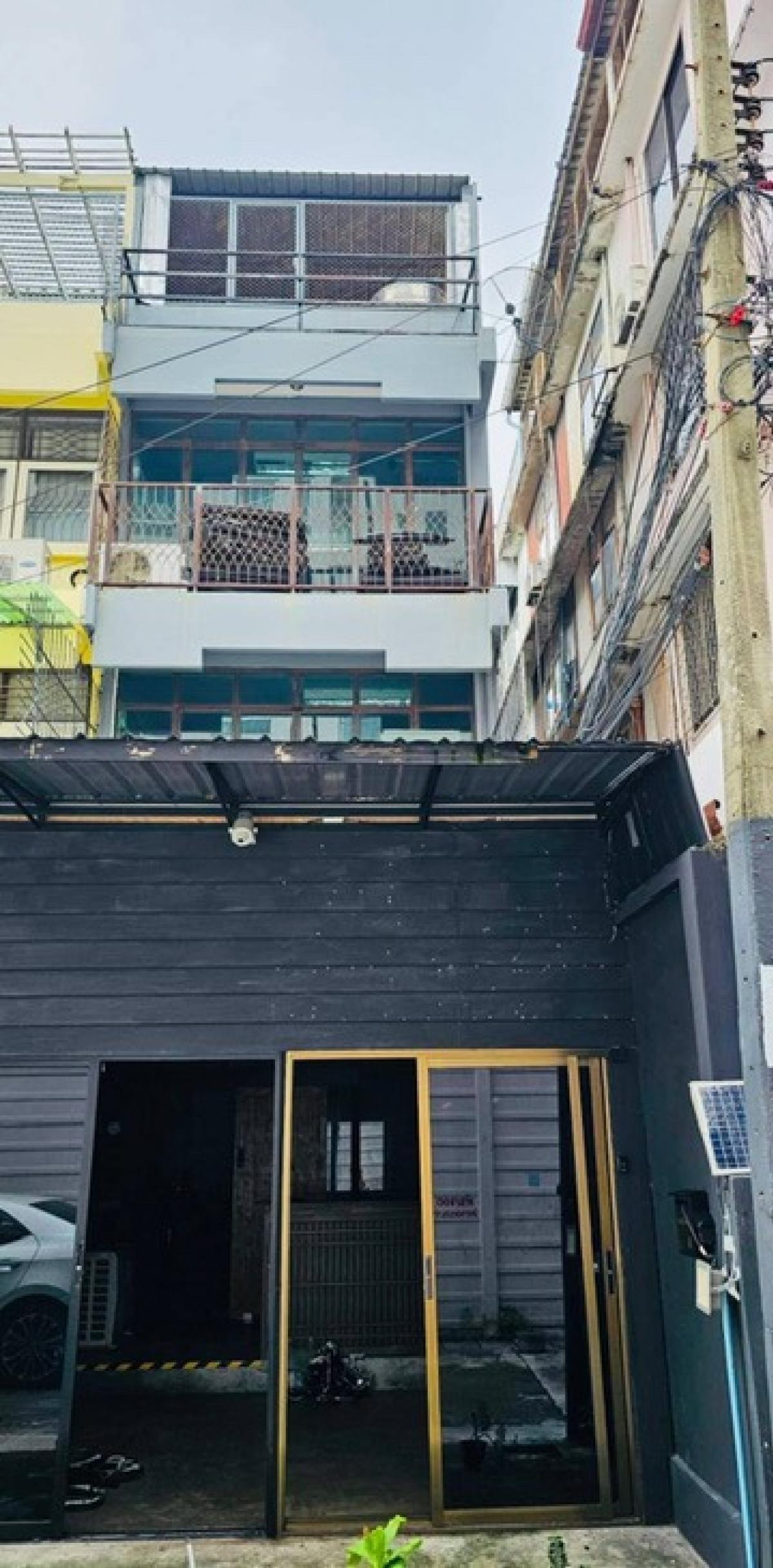 For RentShophouseSilom, Saladaeng, Bangrak : For rent, commercial building, Soi Convent, Sathorn Nuea - Silom, near BTS Sala Daeng and Chong Nonsi, Bangkok. Suitable for renting for business, many foreigners and tourists.