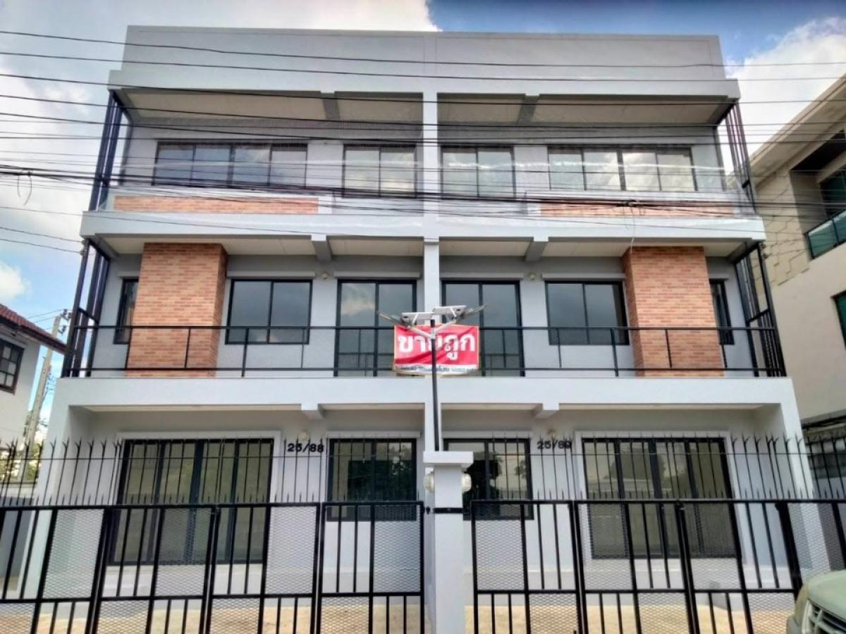 For SaleTownhouseRatchadapisek, Huaikwang, Suttisan : Townhome for sale, 3 floors, Ratchada 36, ​​size 41 Sq.w, only 7 MB. Contact 086-795-9997 Jimmy.