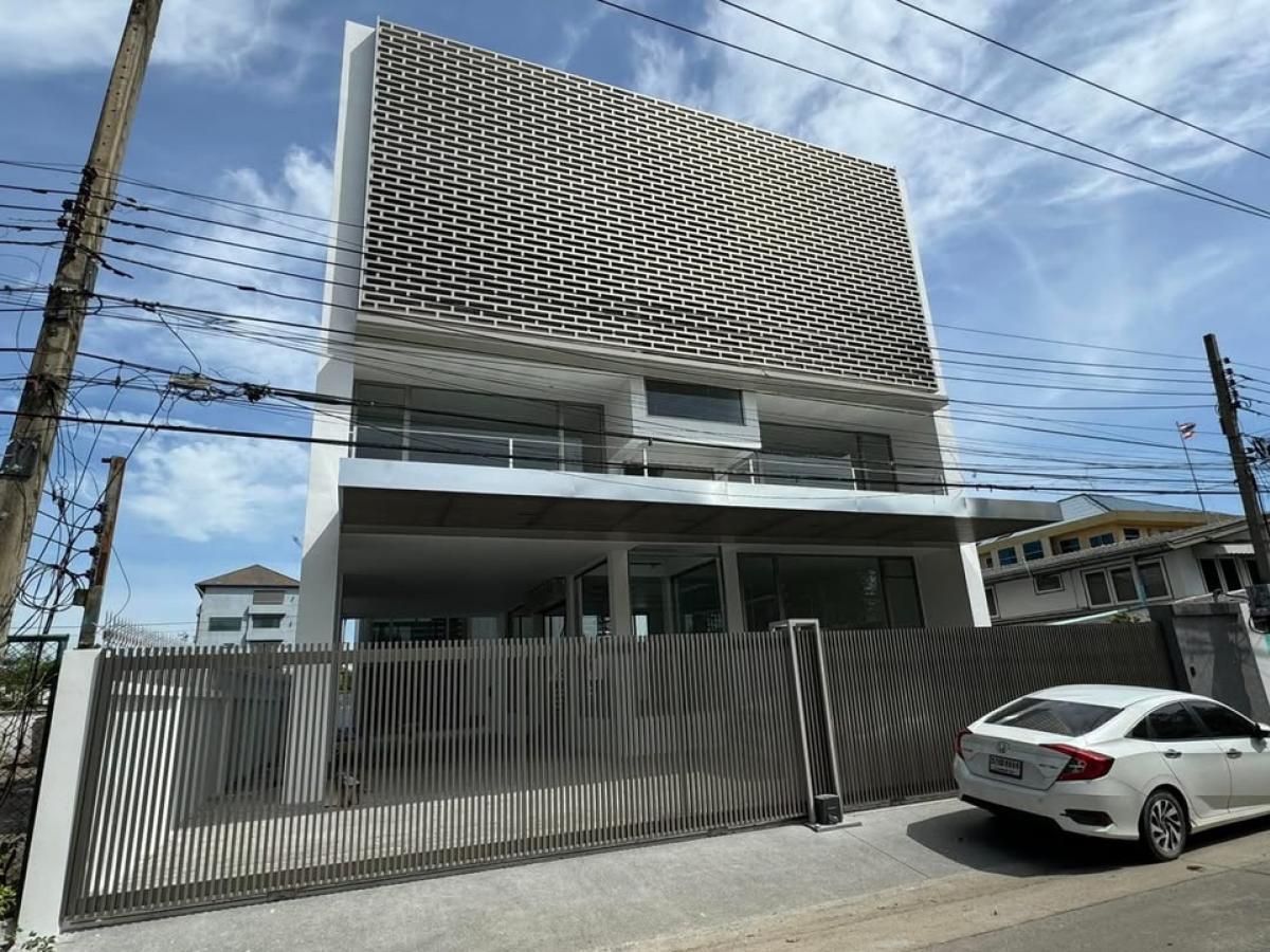 For SaleHome OfficeOnnut, Udomsuk : For sale: Home office + warehouse, Sukhumvit 103, size 1000 Sq.m., parking for 10 cars, only 59 MB (Rent 260,000), contact 086-795-9997 (Jimmy)