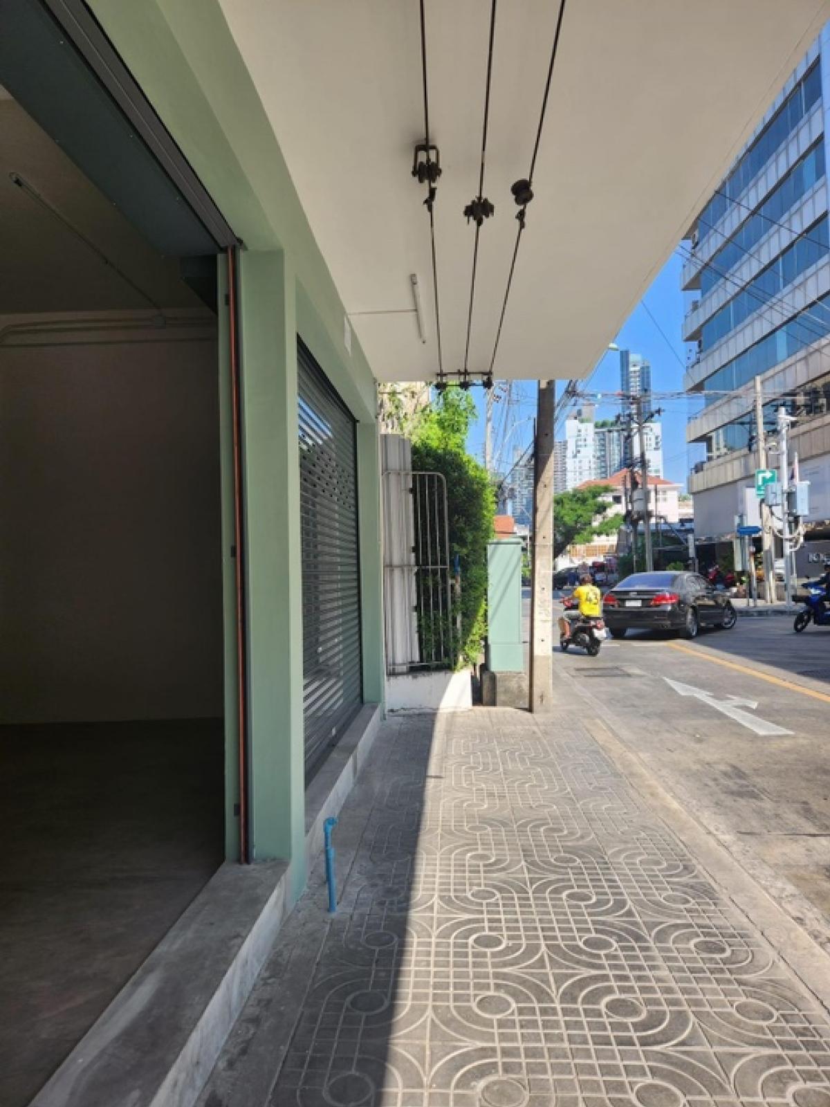 For RentRetailSukhumvit, Asoke, Thonglor : Rental : Commercial Building and Warehouse In Thonglor , 3 Storeys , 528 sqm ปล่อยเช่า อาคารพานิชย์ พร้อม Warehouse ในทองหล่อ , 3  ชั้น , ขนาด 528 ตรม 🔥🔥Rental : 200,000 THB / Month 🔥🔥More Information📱Tel : 0619979915 / Kat📱Line : 0619979915 #re