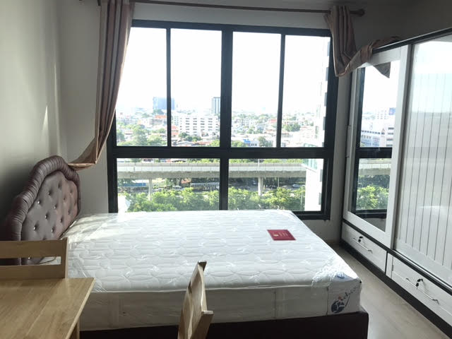 For RentCondoThaphra, Talat Phlu, Wutthakat : Condo for rent, Ideo Sathorn Tha Phra (Ideo sathorn thapra), next to BTS Pho Nimit, 300 meters, with furniture + washing machine, only 9,000 baht.