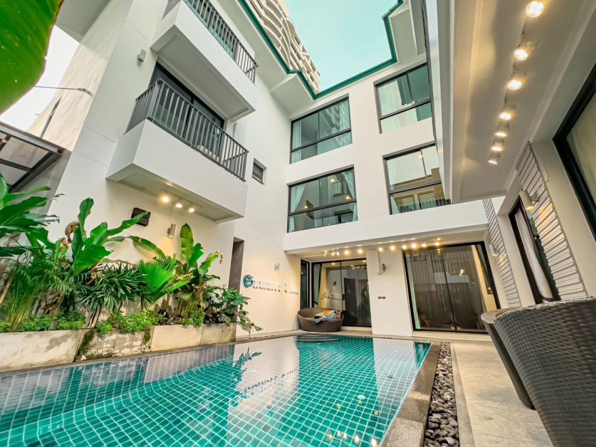 For RentHouseSukhumvit, Asoke, Thonglor : Rental : Pool Villa House In Sukhumvit , 7 Beds 7 Bath , 1000 sqm ** BBQ ** KTV Room** Pool Table 🔥🔥Rental Price : 550,000 THB / Month 🔥🔥More Information📱Tel : 0619979915 / Kat 📱Line : 0619979PS Livingเพิ่มเติมได้ที่https://www.facebook.com/P