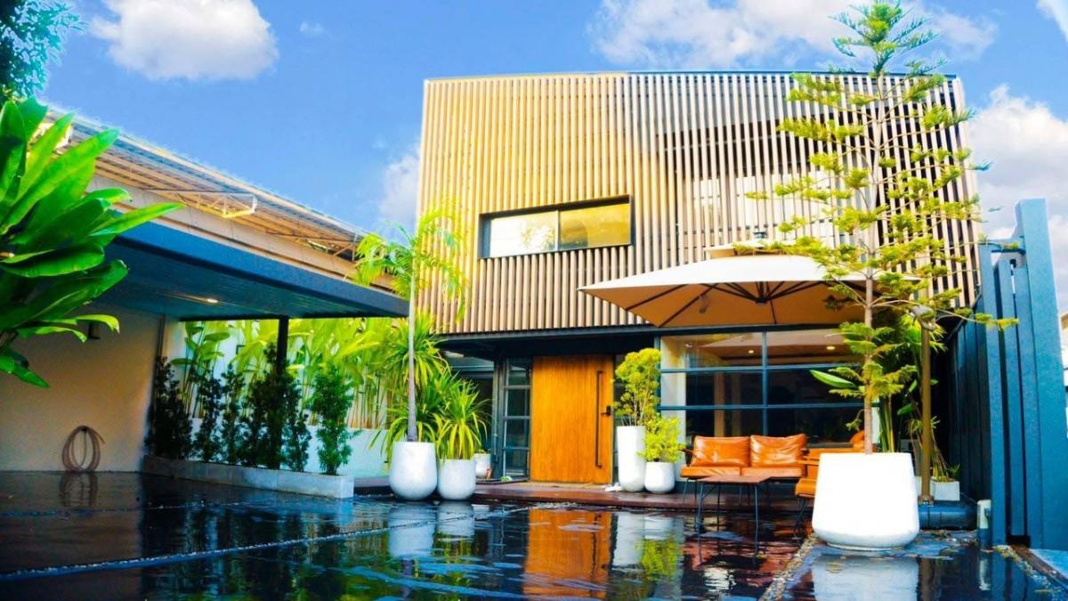 For RentHouseOnnut, Udomsuk : Rental : Pool Villa House In Onnut , 5 Beds 5 Bath , 300 sqm 🔥🔥Rental Price : 300,000 THB / Month 🔥🔥More Information📱Tel : 0619979915 / Kat 📱Line : 0619979PS Livingเพิ่มเติมได้ที่https://www.facebook.com/PS.Living.Officials