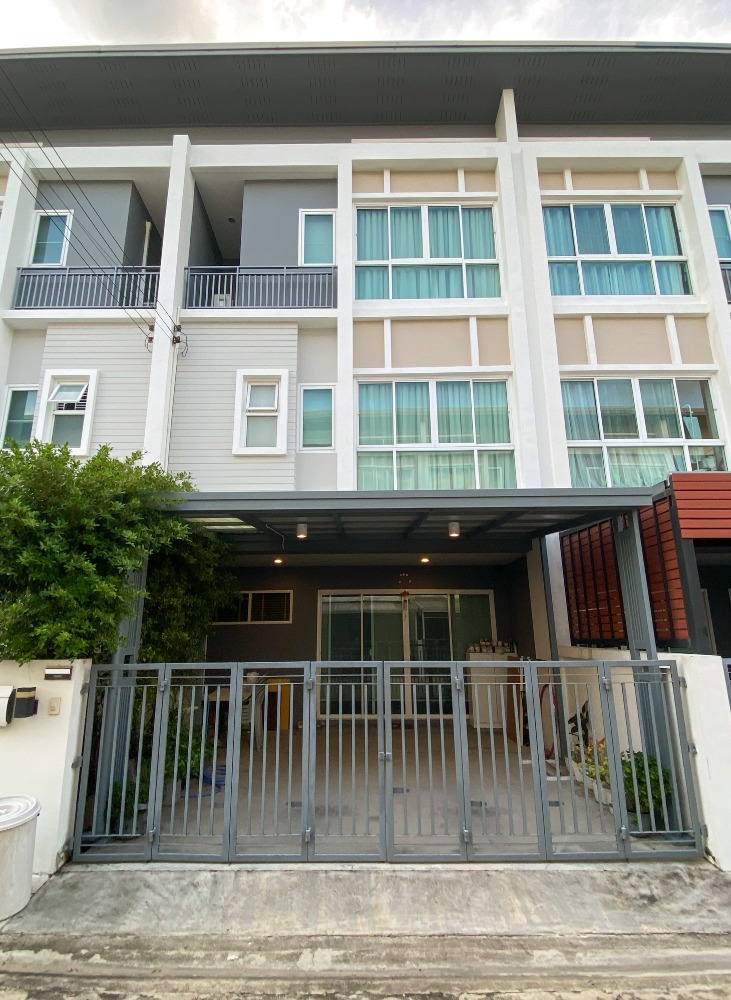 For SaleHouseRamkhamhaeng, Hua Mak : For sale: 3-storey townhouse, Akara Ramkhamhaeng-Wongwaen housing project (Owner posts for sale)