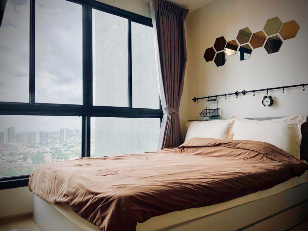 For RentCondoThaphra, Talat Phlu, Wutthakat : For rent: Ideo Sathorn Tha Phra (Ideo sathorn thapra), next to BTS Pho Nimit, 300 meters, with furniture + washing machine, only 8,500 baht.