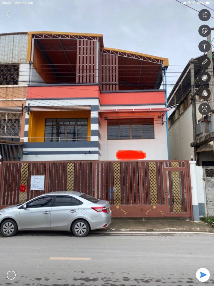 For SaleShophouseMahachai Samut Sakhon : For sale with tenant, minifactory 123 sq.wa. 360 sq.m. Receive immediate rental returns, very good location.