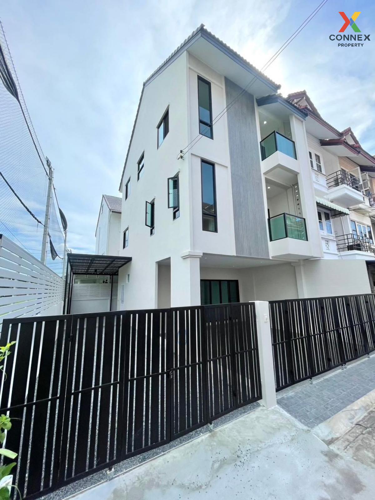 For SaleTownhouseOnnut, Udomsuk : For Sale Townhome 3 Story ,Punnawithi 45 , corner unit , newly renovated , Bang Chak , Phra Khanong , Bangkok , CX-111557