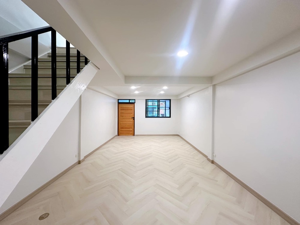 For SaleTownhouseOnnut, Udomsuk : K-6082 Urgent sale! Townhome, newly renovated, Soi Phung Mi 50, near BTS Bang Chak