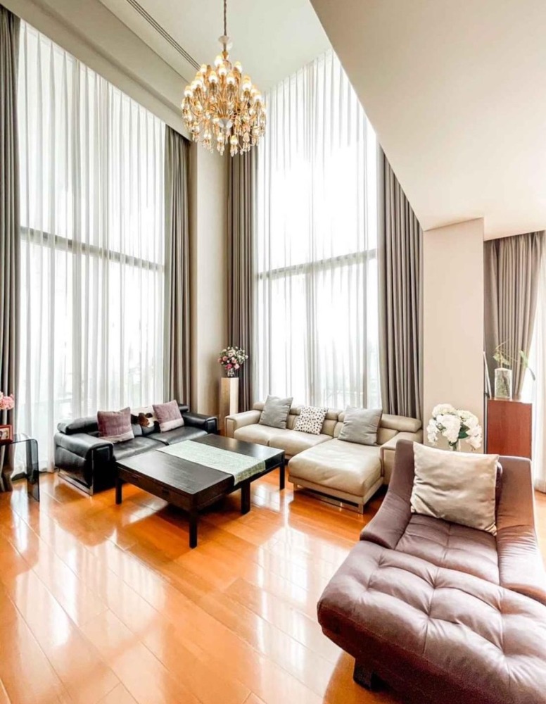 ขายคอนโดสาทร นราธิวาส : ❖ Super Luxury ❖ Duplex ชั้น 10++ 351.16 ตร.ม. | 3 ห้องนอน 4 ห้องน้ำ | ใกล้ สวนเฉลิมพระเกียรติ 80 พรรษา 3 นาที, โรงพยาบาล BNH 5 นาที, theCOMMONS ศาลาแดง 8 นาที