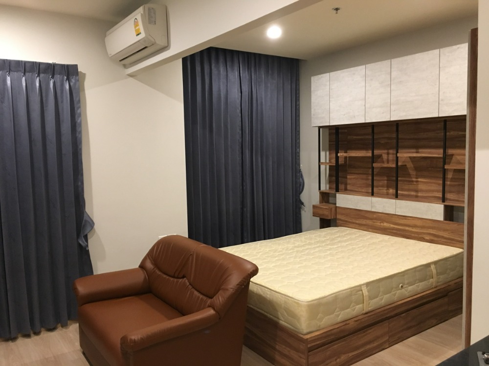 For RentCondoRatchadapisek, Huaikwang, Suttisan : Available and ready to move in Noble Revolve 1, good price, interested add Line @869ajrfp!!!