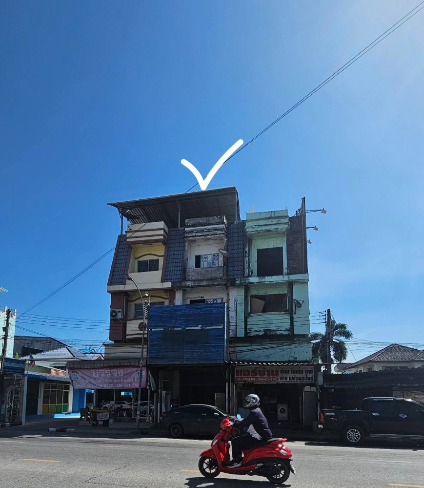 For SaleShop HouseRayong : Good location, for sale, commercial building in Map Ta Phut area, near the market, in front of the school.