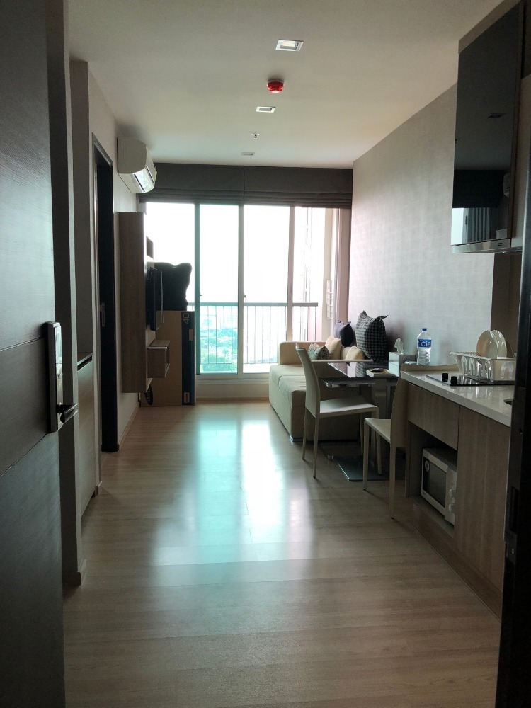 For RentCondoSathorn, Narathiwat : Condo for rent: RHYTHM Sathorn, near BTS Saphan Taksin, only 250 meters.