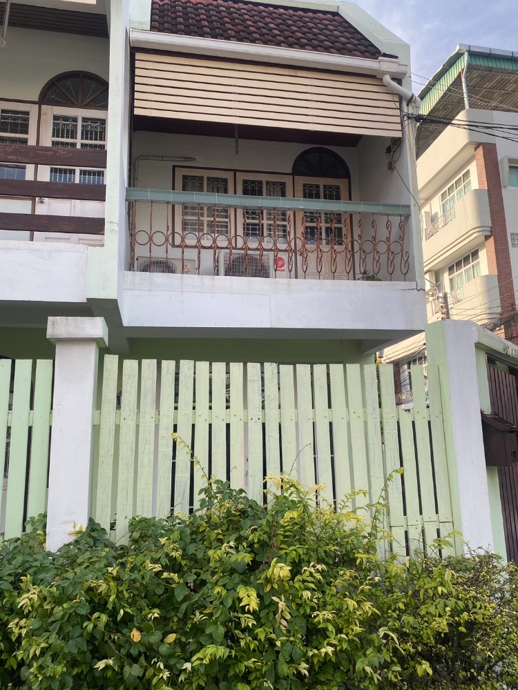 For RentTownhouseKhlongtoei, Kluaynamthai : 🎈Available for rent, 2-storey townhouse, Maha Wong Village 3, size 22 sq m, 3 bedrooms, 2 bathrooms, 18,000 / month