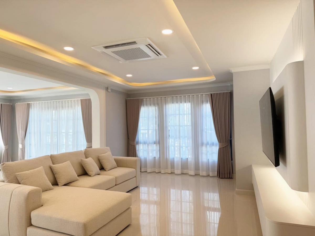 For RentHouseBangna, Bearing, Lasalle : 🌟For rent: detached house in Centro Bangna. This two-storeys detached house features 4 bedrooms and 5 bathrooms. Fully furnished and beautifully decorated.🔑Rental Fee: 150,000 THB/Month