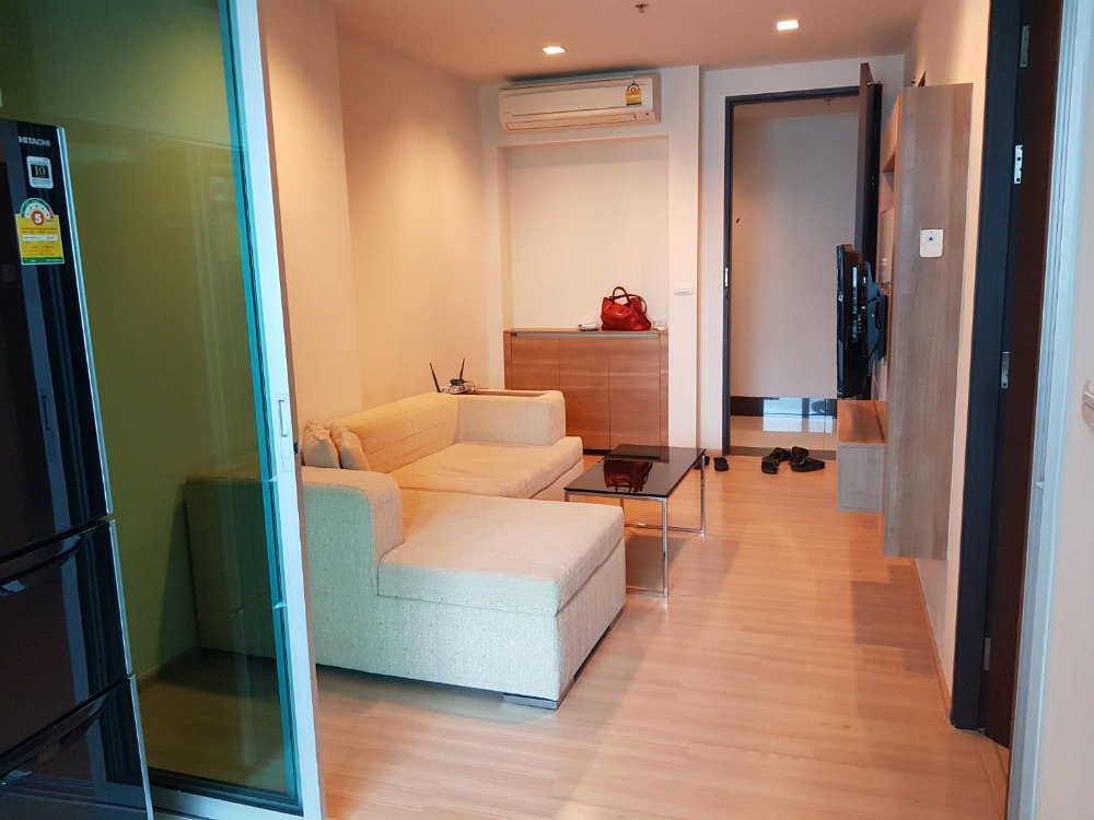 For RentCondoSathorn, Narathiwat : Condo for rent: RHYTHM Sathorn, near BTS Saphan Taksin, only 250 meters.