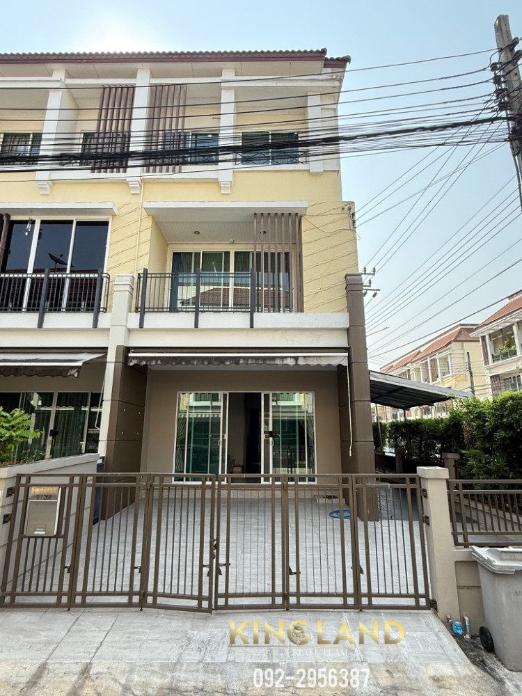 For RentTownhomeKaset Nawamin,Ladplakao : #For rent, 3-storey townhouse in the city center, corner house, Urbanion Kaset-Nawamin 2 from AP Thailand, Lat Phrao 79, 3 entrances and exits, Soi Prasertmanukit 43, Soi Nawamin 70, 3 bedrooms, 3 bathrooms 🔥Rent 32,000 baht/month🔥