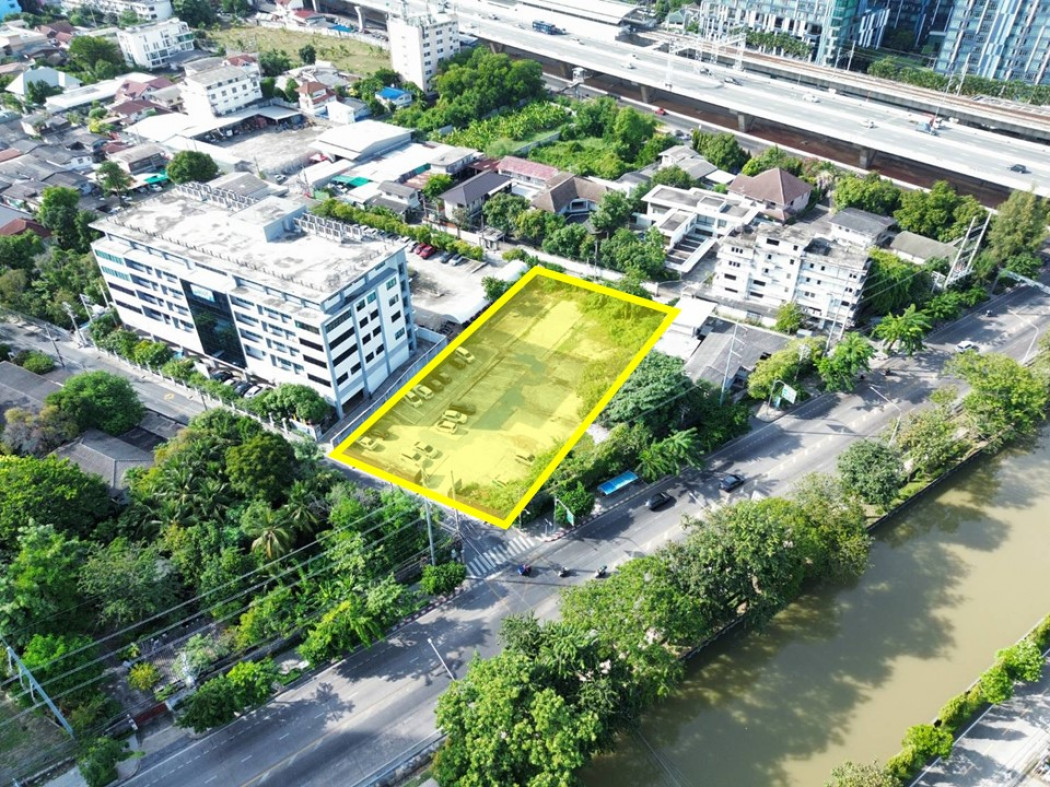 For SaleLandBang Sue, Wong Sawang, Tao Pun : Land for sale, on Prachachuen Road 20, area 1 rai 1 ngan 25 sq m, suitable for building apartments, houses for sale, offices