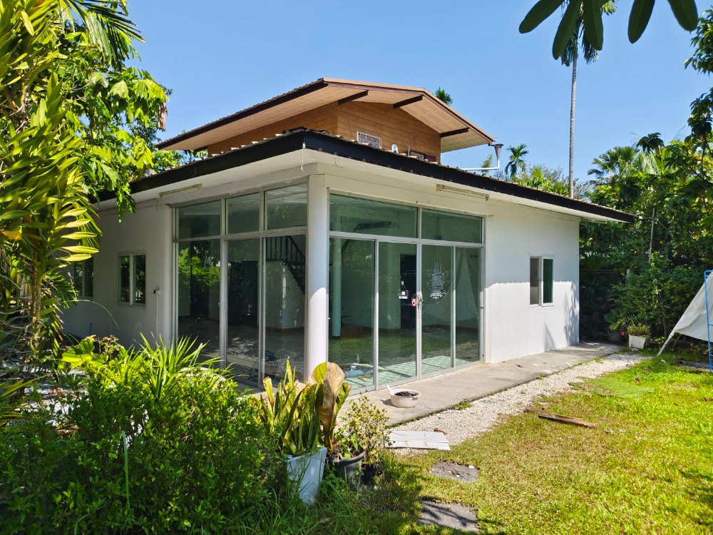 For RentHouseLadkrabang, Suwannaphum Airport : House for rent++ Good location, only 150 meters from the new Rom Klao Road, next to the Pung To Boat Noodles, Rom Klao branch.