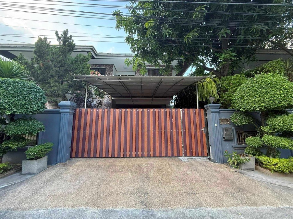 For RentHouseRamkhamhaeng, Hua Mak : For rent: Thararom Village, Ramkhamhaeng 43/1