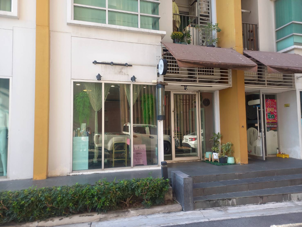 For SaleRetailRatchadapisek, Huaikwang, Suttisan : Owner sells it himself. Selling a shop (beauty salon) with equipment, ready to continue, 36 sq m., U Delight Condo, Huai Khwang, price 3.5 million. Contact Noi 0988348263 or transfer 100000, rent 15000