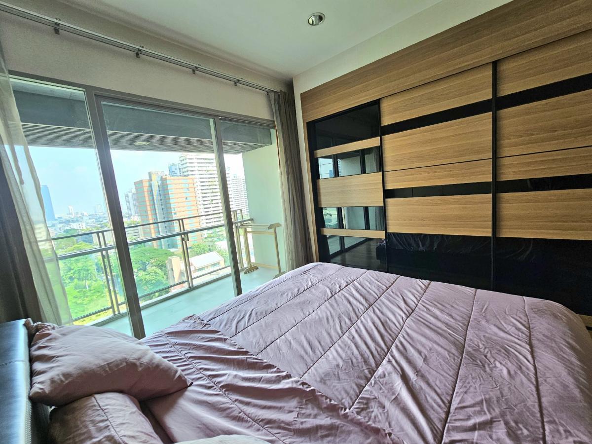 For RentCondoSukhumvit, Asoke, Thonglor : 2 luxury bedrooms plus for rent near BTS Phromphong