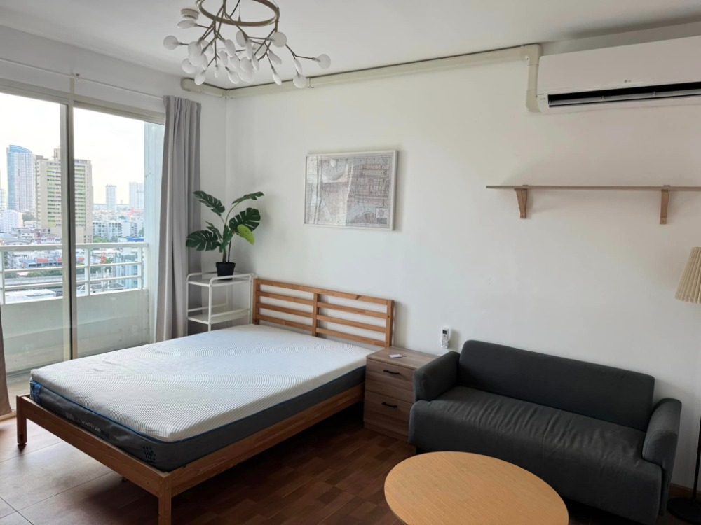 For RentCondoWongwianyai, Charoennakor : The Lighthouse Sathorn - Charoen Nakhon / Size: 33.27 sq.m. • Floor: 12 *