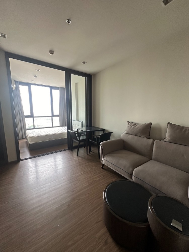 For SaleCondoOnnut, Udomsuk : Urgent sale at a loss, luxury condo at the beginning of Soi Phra Khanong, 1 bedroom, high ceiling