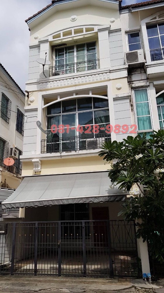 For SaleTownhouseChokchai 4, Ladprao 71, Ladprao 48, : Townhouse for sale, Lat Phrao 71, Baan Klang Muang Nakniwat 11, 3-storey townhouse, split-level, 23 square wa, net price 4.6 million, ready to move in