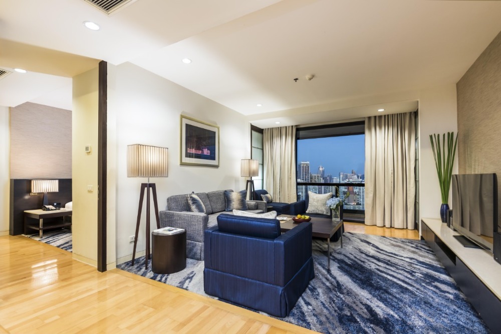 ให้เช่าคอนโดสุขุมวิท อโศก ทองหล่อ : 🌟 Luxury Living at Emporium Suites by Chatrium, Bangkok 🌆 Experience the perfect blend of luxury and convenience, just steps from BTS Phrom Phong.